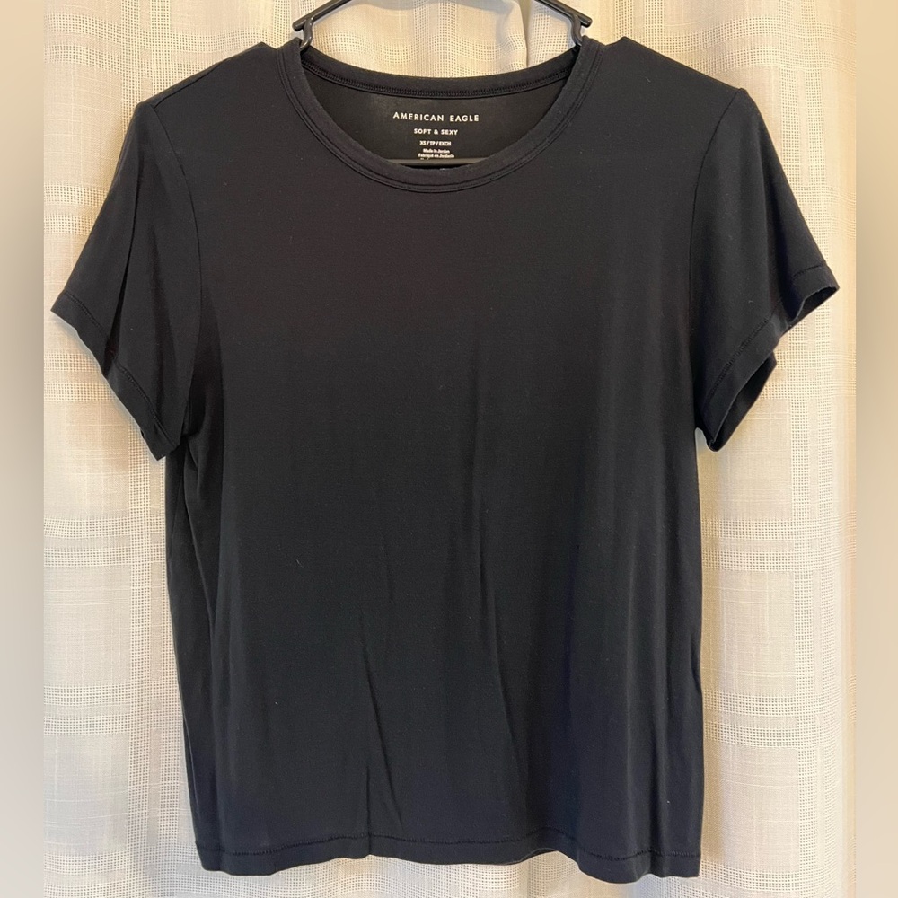 American Eagle Outfitters Classic Black Tee